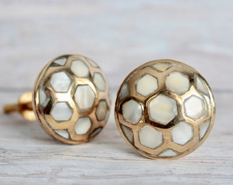 Set of 2 Mother of Pearl Drawer Knobs in Gold SET of 2 / 4 / 6 / 8 -  - Honey Comb Drawer Knob Hexagon Pattern