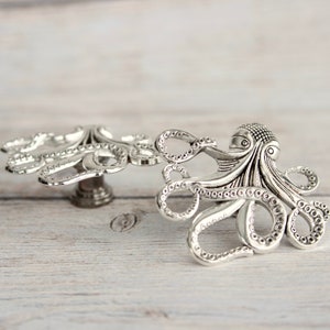 Octopus Drawer knobs in Silver SET of 2 / 4 / 6 / 8 - Octopus Cabinet knobs for Beach Decor - Animal Shaped Knobs Coastal Decor