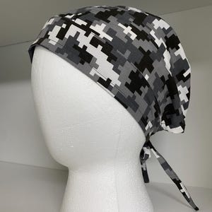 Gray Camo Scrub Cap: Fluid-Resistant Cotton, Adjustable Fit