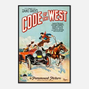 Könnte beinhalten: Vintage-Filmplakat für "Code of the West". Das Plakat zeigt eine dynamische Szene mit einem Mann, der von einem Auto auf ein Pferd springt. Der Titel steht in großen roten Buchstaben, mit den Namen der Schauspieler und dem Paramount Pictures-Logo.