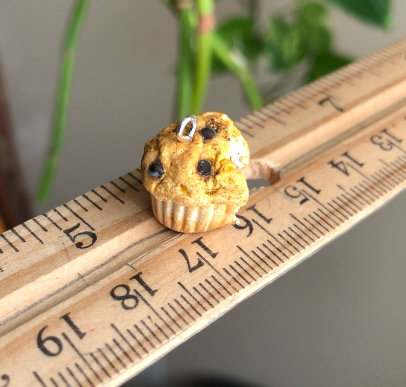 Detailed realistic chocolate chip muffins stitch markers/progress markers / knitting jewelry image 2