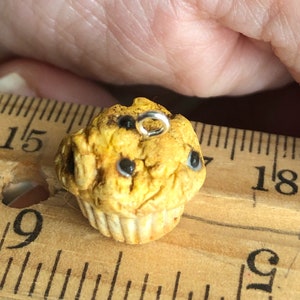 Detailed realistic chocolate chip muffins stitch markers/progress markers / knitting jewelry image 1