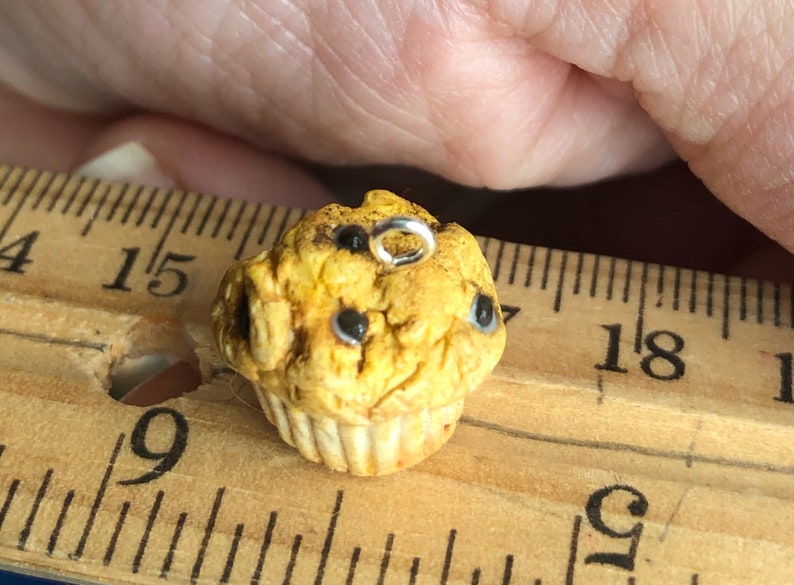 Detailed realistic chocolate chip muffins stitch markers/progress markers / knitting jewelry image 1