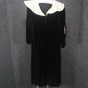 1920&#39;s Vintage Black Silk Velvet Drop Waist Flapper Dress