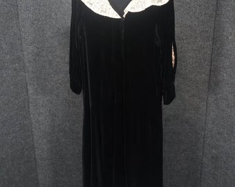1920's Vintage Black Silk Velvet Drop Waist Flapper Dress