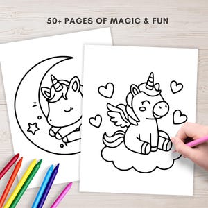 Puede incluir: Dos p&aacute;ginas para colorear blancas con ilustraciones de unicornios. Un unicornio est&aacute; en una luna creciente, el otro en una nube con corazones. El texto "50+ PAGES OF MAGIC & FUN" est&aacute; en la parte superior. Una mano colorea el unicornio de la nube con un l&aacute;piz rosa.
