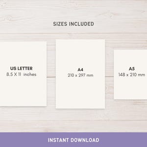 Puede incluir: Tres hojas de papel blancas que muestran diferentes tama&ntilde;os: US Letter (8.5 x 11 pulgadas), A4 (210 x 297 mm) y A5 (148 x 210 mm). El texto "SIZES INCLUDED" y "INSTANT DOWNLOAD" tambi&eacute;n est&aacute;n presentes. El fondo es de madera clara.