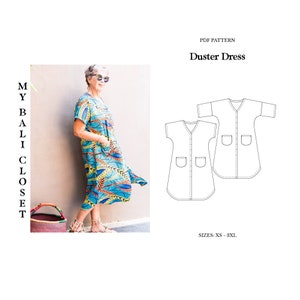 Peut inclure: Un patron de couture PDF pour une robe Duster. Le patron comprend deux vues de la robe, l'une avec un col en V et l'autre avec un col rond. La robe a des poches et est disponible dans les tailles XS - 3XL. Le texte "My Bali Closet" est sur le côté gauche de l'image.