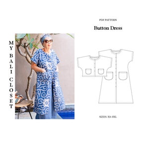 Peut inclure: Patron de couture PDF pour une robe à boutons. Le patron comprend des instructions pour les tailles XS-3XL. L'image montre une femme portant une robe à motifs bleus et blancs.