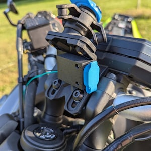 2018-2022 Yamaha MT07 Phone Mount with Integrated USB-C Charging | Quad Lock Compatible | Space-Saving, Premium, Durable & Weather Resistant