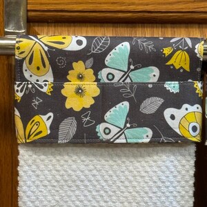 Hanging kitchen hand towel