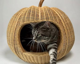 Handmade Rattan Cat Bed Cat House Indoor Gift for Cat Mom Cozy Pet Bed Cat Halloween Gift Home Decor for Cat Lovers Wicker Cat Basket
