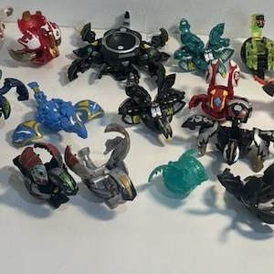 Bakugan Battle Brawlers RARES UNIQUEMENT Lot aléatoire de 2-6 + 15 cartes d'une valeur de 100 dollars