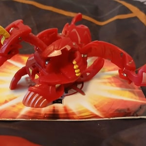 Bakugan Viper Helios 400g Red Pyrus Rare Battle Brawlers - FREE SHIPPING