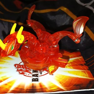 Bakugan Battle Brawlers doorschijnende Pyrus Ultra Dragonoid 750 g nieuwe Vestroia ZELDZAAM - snelle verzending
