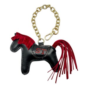 Adorno de cuero con forma de caballo para bolso – Adorno artesanal para bolso, adorno de caballo de la suerte, regalo para novia, regalo del Día de la Madre, accesorios de cuero y llavero Black/Red 2