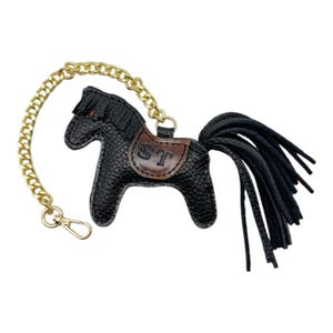 Dije de bolso de caballo • Accesorio de bolso negro • Dije de monedero de cuero • Adorno de coche de la suerte • Mini billetera con cadena • Regalo personalizado para ella