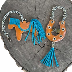 Horse and Horseshoe Keychain Set – Personalized Leather Lucky Charm for Bag, Purse, Car – Handmade Gift for Women, Bridesmaid, Accessory