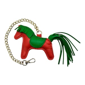Adorno de cuero con forma de caballo para bolso – Adorno artesanal para bolso, adorno de caballo de la suerte, regalo para novia, regalo del Día de la Madre, accesorios de cuero y llavero Red/Green