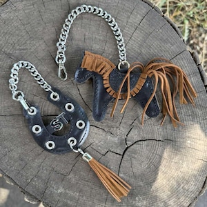 Horse and Horseshoe Keychain Set – Personalized Leather Lucky Charm for Bag, Purse, Car – Handmade Gift for Women, Bridesmaid, Accessory