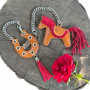 Horse and Horseshoe Keychain Set – Personalized Leather Lucky Charm for Bag, Purse, Car – Handmade Gift for Women, Bridesmaid, Accessory