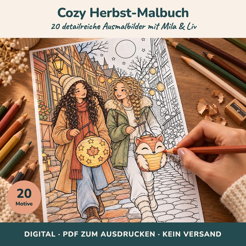 K&ouml;nnte beinhalten: Ein Malbuch mit dem Titel Cozy Herbst-Malbuch mit 20 detailreichen Ausmalbildern von Mila & Liv. Die Seite zeigt zwei Personen, die nachts mit Laternen durch eine gepflasterte Stra&szlig;e gehen, umgeben von Buntstiften und einem Anspitzer.