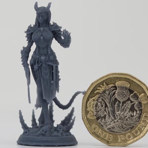 Female Tiefling Warlock | Fiend | Sorcerer | 3D Printed DnD Miniature for Tabletop D&D RPG | 32mm/75mm |