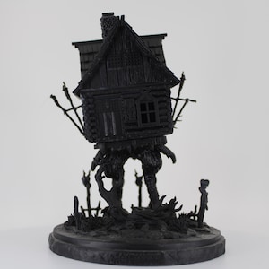 Baba Yaga&#39;s Hut Miniature: Curse of Strahd, D&D Terrain (4 Inch Base)