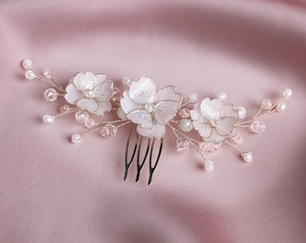 Peineta nupcial floral blanca, tocado de boda con perlas y cristales, accesorio floral para la cabeza, ocasión especial