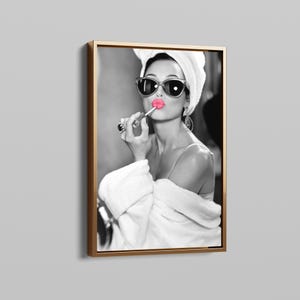 Arte de estilo Audrey Hepburn, impresión en lienzo de maquillaje de Audrey Hepburn, póster de Audrey, labios rosados de Hepburn, decoración del hogar de arte pop, lienzo de arte de pared icónico