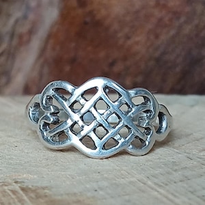 Vintage Scottish Sterling Silver Celtic Knot Ring Uk size P Us size 8