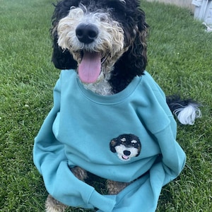 Benutzerdefiniertes Hundegesicht besticktes Sweatshirt Personalisiertes Haustier-Porträt Rundhalsausschnitt Shirt, Katzen- oder Hundeliebhaber Geschenk für Hundemutter-Hundevater-Haustier-Besitzer