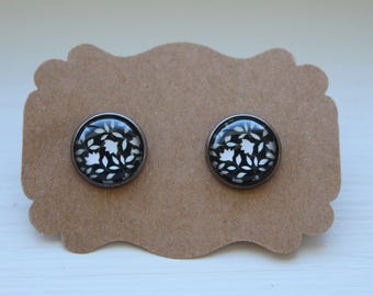 Black White Flower Earrings, Flower Earrings, Stud Earrings, Flower Post, Glass Earrings, Post Stud, Flower Jewelry, Black White Earrings