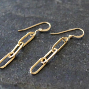 Boucles d'oreilles chaîne trombone dorées, Bijoux chaîne trombone, Chaîne trombone dorée, Boucles d'oreilles chaîne, Boucles d'oreilles en or, Bijoux simples chaîne trombone