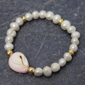 Queen Conch Pearl Stretch Bracelet, Queen Conch Teardrop, White Freshwater Pearl Gold Beads, Stretch Bracelet, Shell Bracelet, Shell Jewelry
