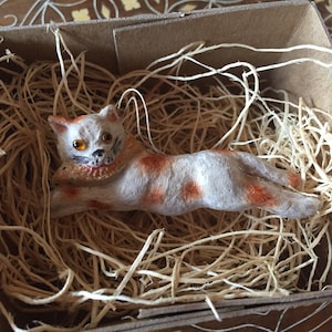 New 3D Dresden Paper Kitty Cat Running w Fish Christmas Ornament White n Orange