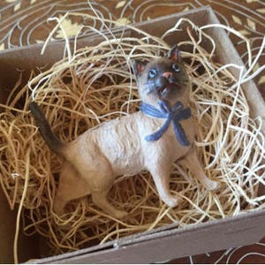 New Dresden Walking Siamese Cat Paper Christmas Ornament Blue Bow Blue Glass Eyes