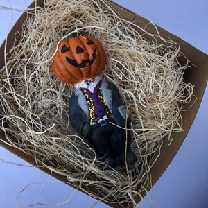 New 3D Paper Halloween Dresden Ornament Jack O. Lantern Pumpkin Head Man Suit Tie
