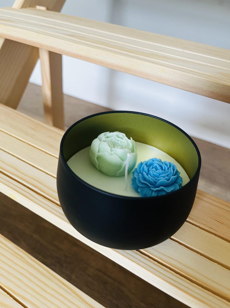 Double flower soy candle with mint peony and blue rose
