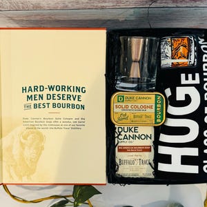 Bevitore di bourbon, Bourbon, Regalo per lui, Scatola di bourbon, T-shirt da uomo, Spa da uomo, Regalo per uomo di alta classe, Regalo per la festa del papà, Regalo per papà, Zio