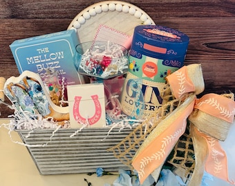 Cesta de regalo con copa de martini para cóctel estilo vaquera, caja para despedida de soltera con temática de ginebra del oeste.