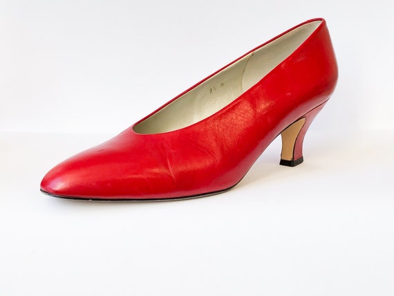 80s/90s red pumps