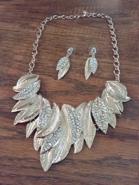 Gold and Rhinestone Leaves Statement Piece Neckla… - image 5