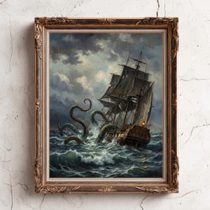 Puede incluir: Pintura vintage enmarcada que representa un gran barco atacado por una criatura marina gigante en un océano tormentoso. La obra presenta nubes oscuras, olas turbulentas y las velas dañadas del barco. El marco tiene un acabado dorado ornamentado.