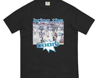 Camiseta de futebol americano Bring The Boom Detroit: Camiseta gráfica unissex Jake Bates
