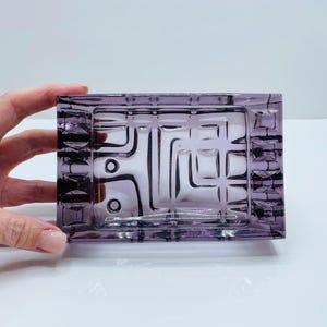 Cenicero vintage bohemio checo de cristal / Rosice de Vladislav Urban / Plato coleccionable de cristal morado, 1968