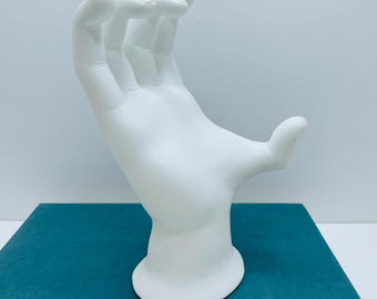 ジュエリーホルダー・オブジェ♡ 白い樹脂製の手彫り像：Luyesa Design ジュエリーホルダー - Etsy 日本