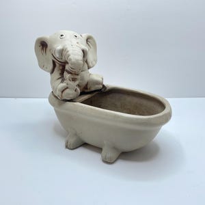 Doniczka w kształcie słonia z lat 70. w wannie – kiczowata gliniana doniczka w kształcie zwierzęcia | Wystrój łazienki w stylu retro | Unikalny pojemnik na rośliny