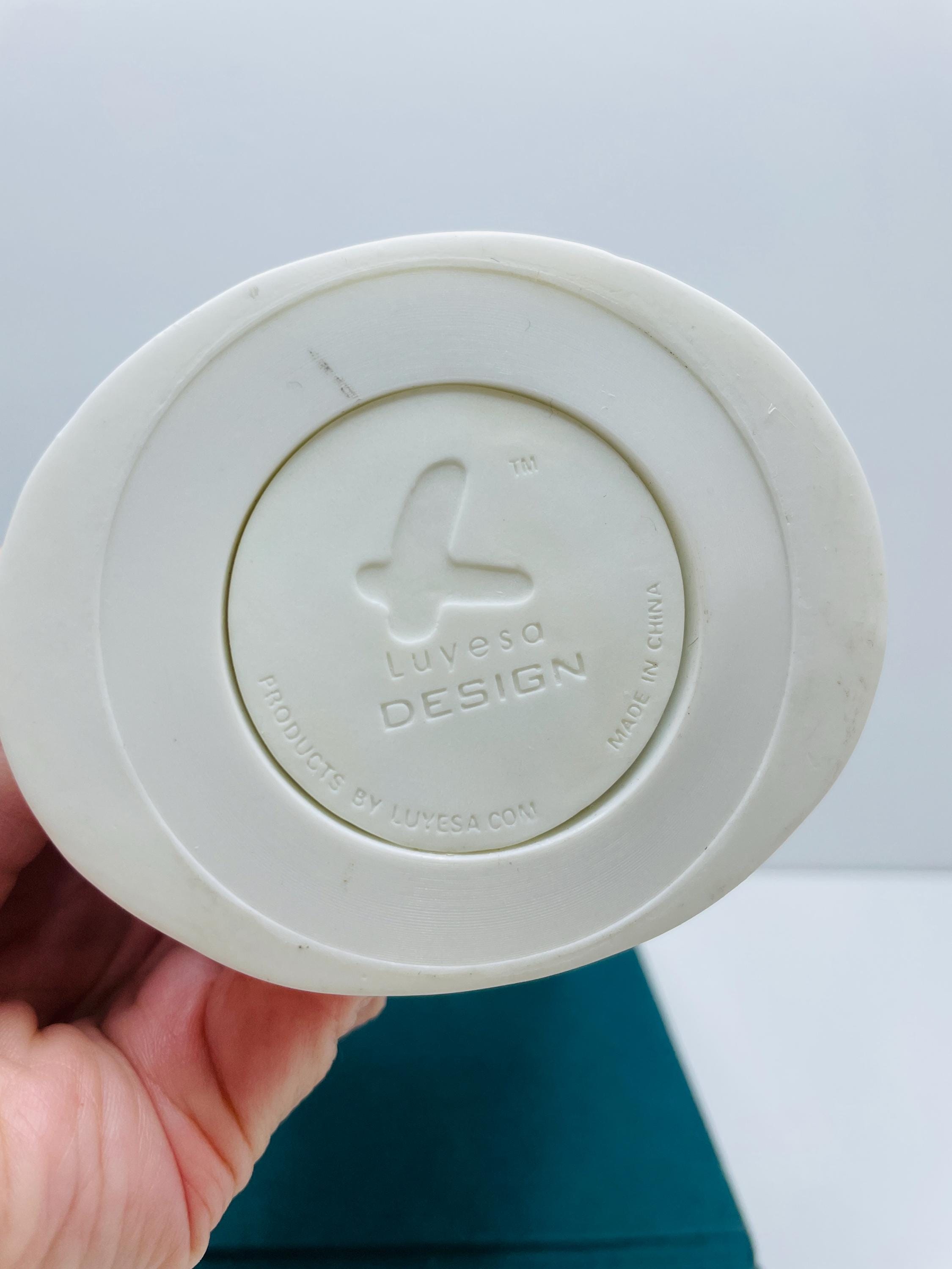 白い樹脂製の手彫り像：Luyesa Design ジュエリーホルダー - Etsy 日本