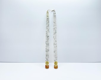 Juego de 2 velas cónicas vintage de Lucite / Acrílico transparente con motas plateadas / Velas sin llama estilo MCM / Decoración de mediados de siglo / San Clemente, California, década de 1960